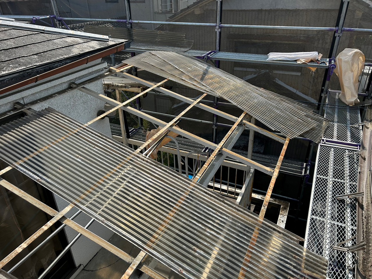 甲府市　波板外し